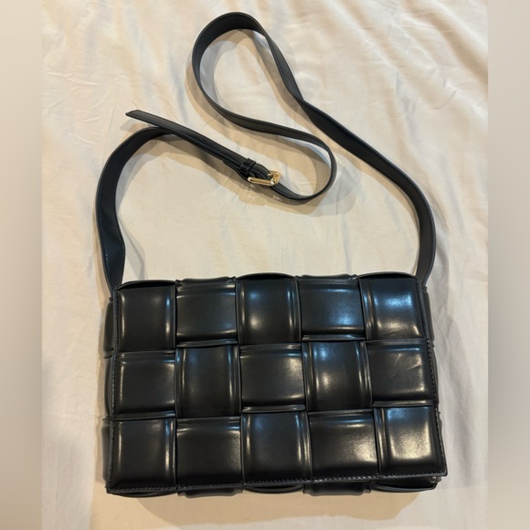 DISSH CORA BLACK FAUX LEATHER WOVEN - Picture 4 of 7